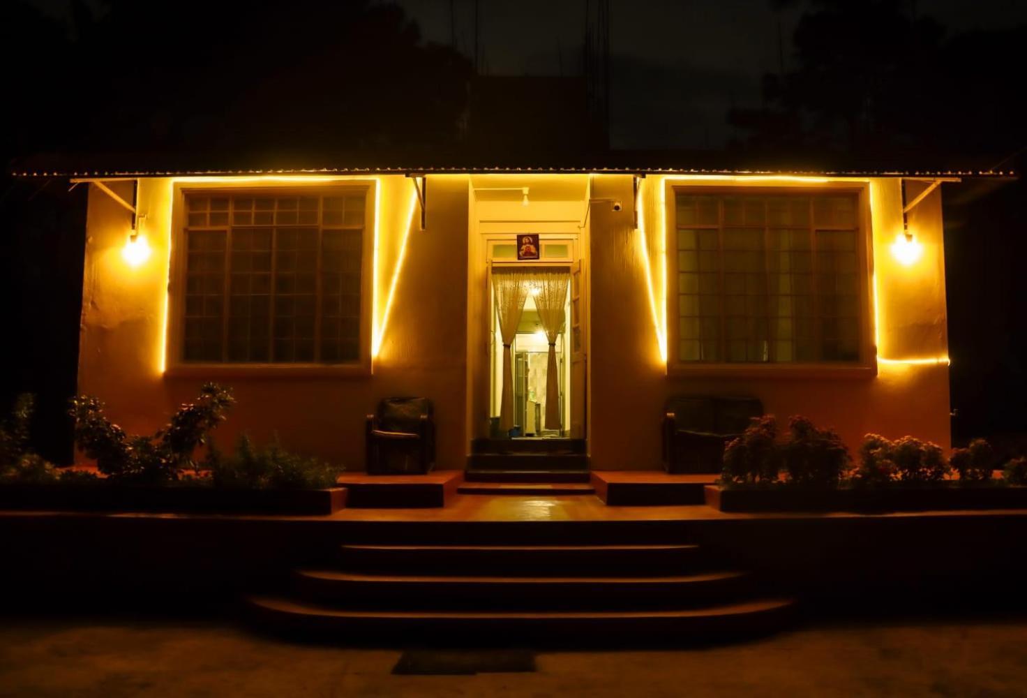 Pine Tree Lodge Shillong Buitenkant foto